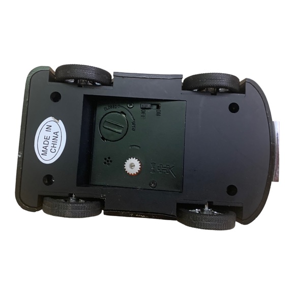 Quartz Breeze Collection Miniature Novelty Collector’s Car Clock - Picture 6 of 6